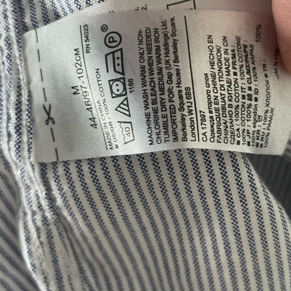 Banana Republic Men's Light Blue Pinstripe Shirt - Picture 6 of 6